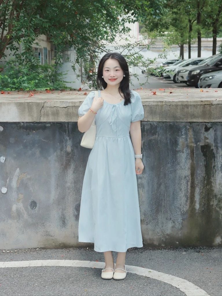Đầm xanh dương