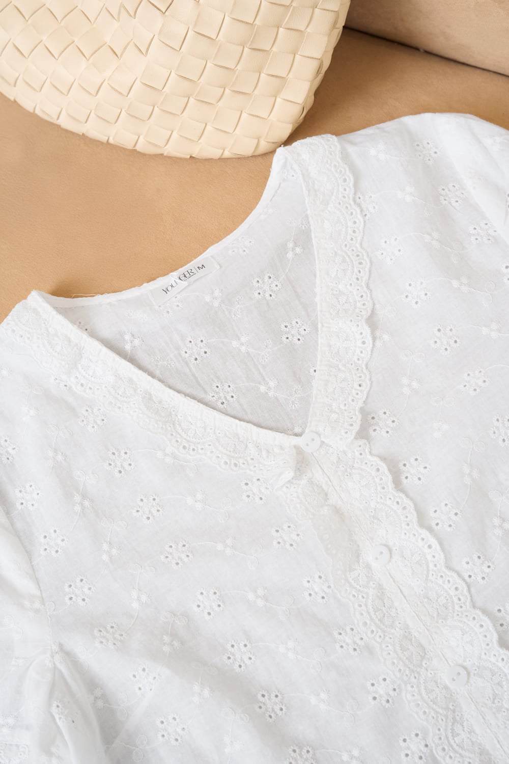 Áo sát nách chất tơ phối ren cổ nơ điệu đà