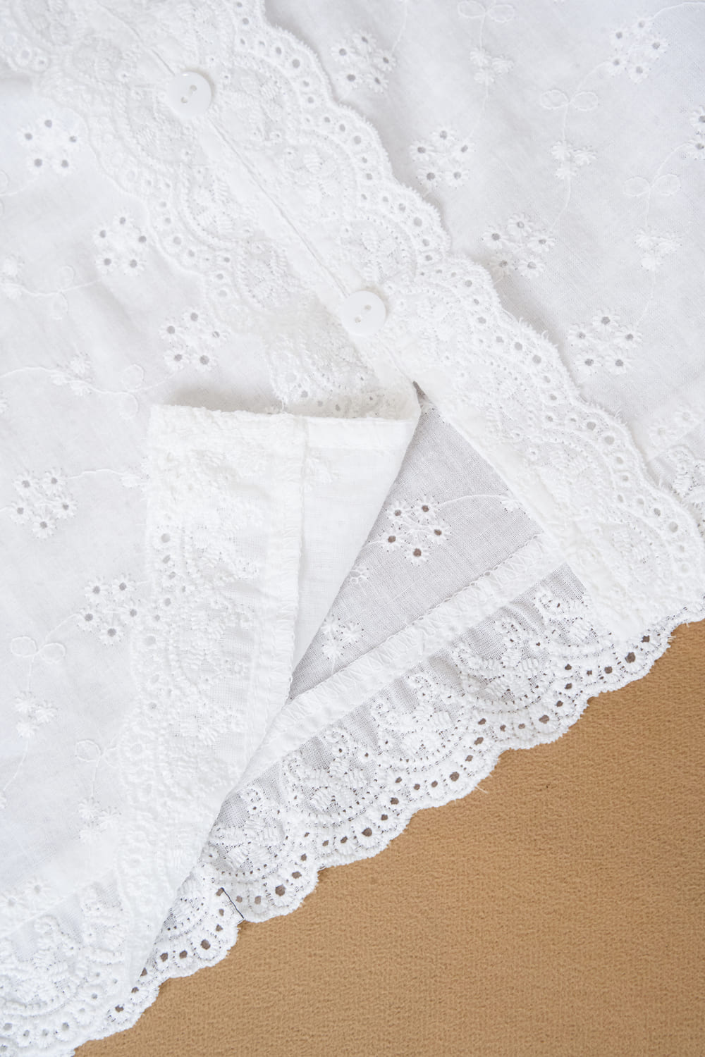 Áo sát nách chất tơ phối ren cổ nơ điệu đà