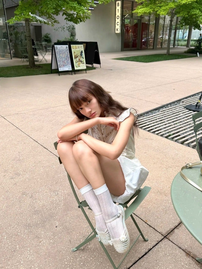 Giày nhựa nữ mix cùng quần short