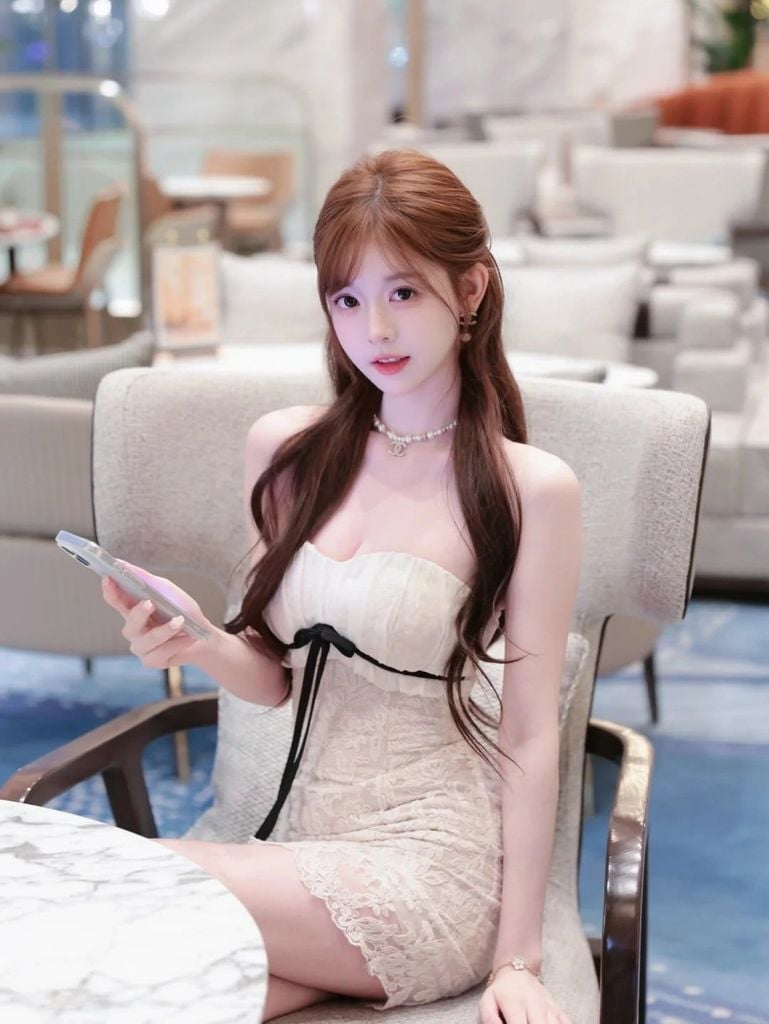 Mặc đầm body để tóc gì đẹp