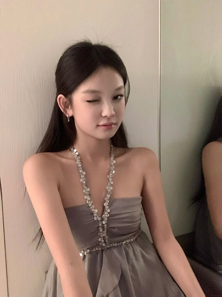 Mặc đầm body để tóc gì đẹp
