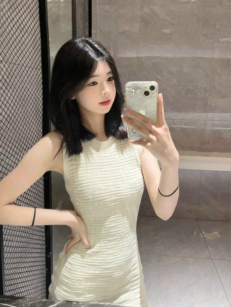Mặc đầm body để tóc gì đẹp
