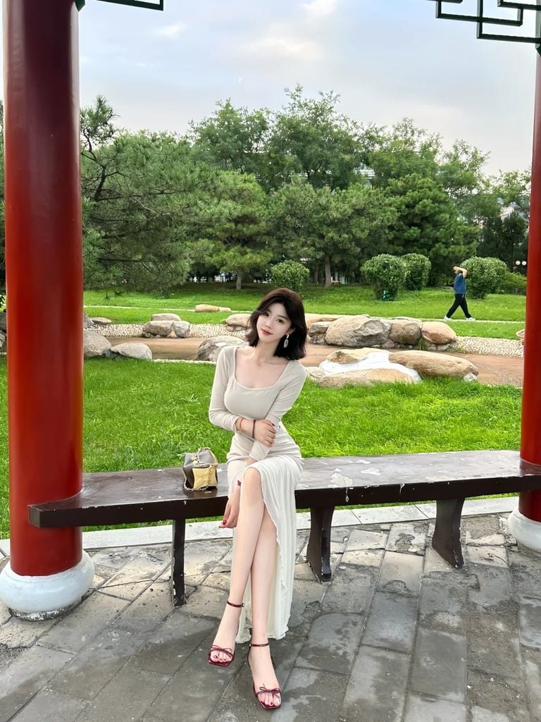 Mặc đầm body để tóc gì đẹp