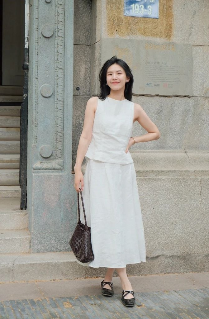 Mặc đầm suông mang giày gì
