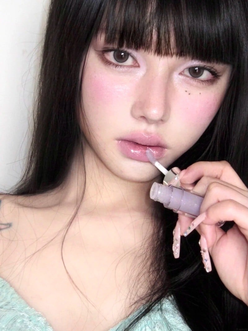 Makeup tone hồng tím