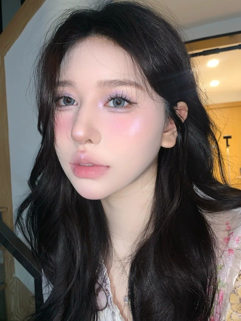 Makeup tone hồng tím