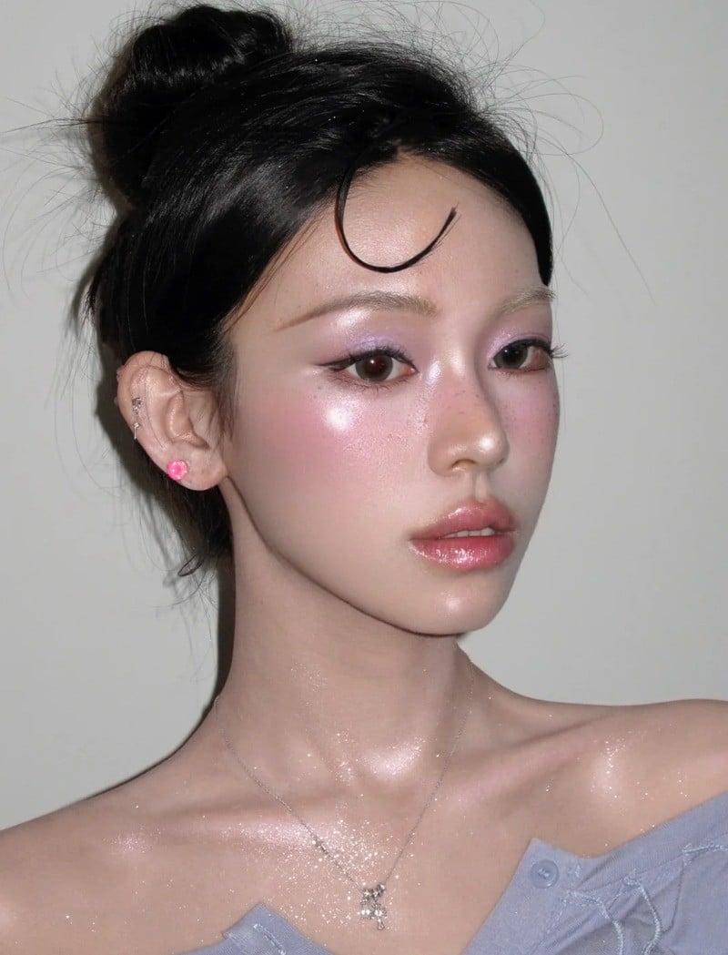 Makeup tone hồng tím