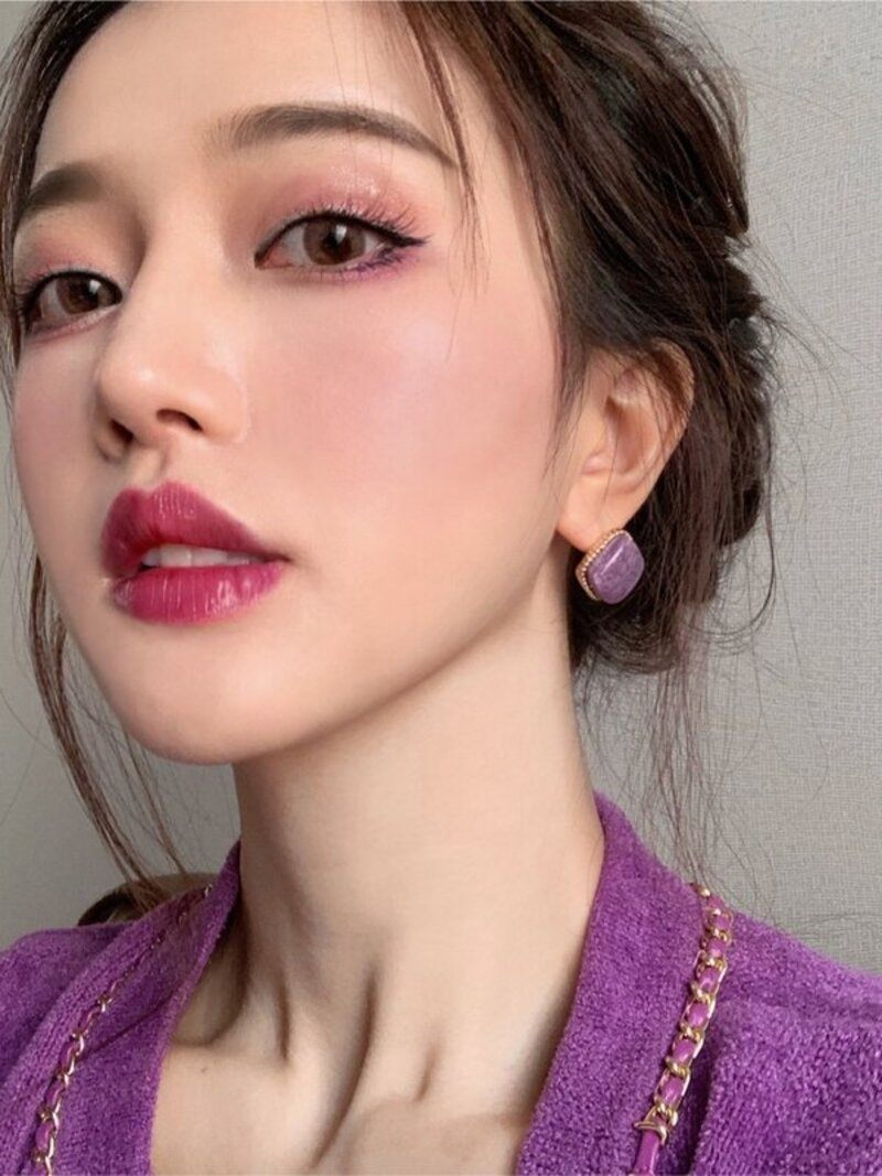 Makeup tone hồng tím