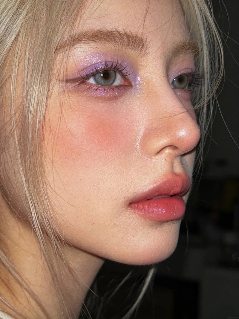 Makeup tone hồng tím