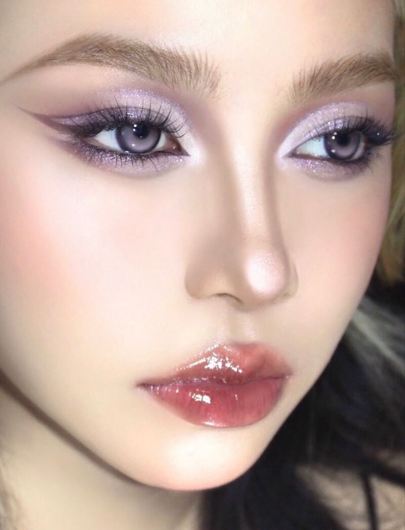 Makeup tone hồng tím