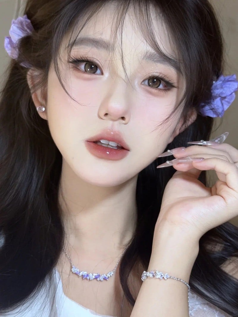 Makeup tone hồng tím