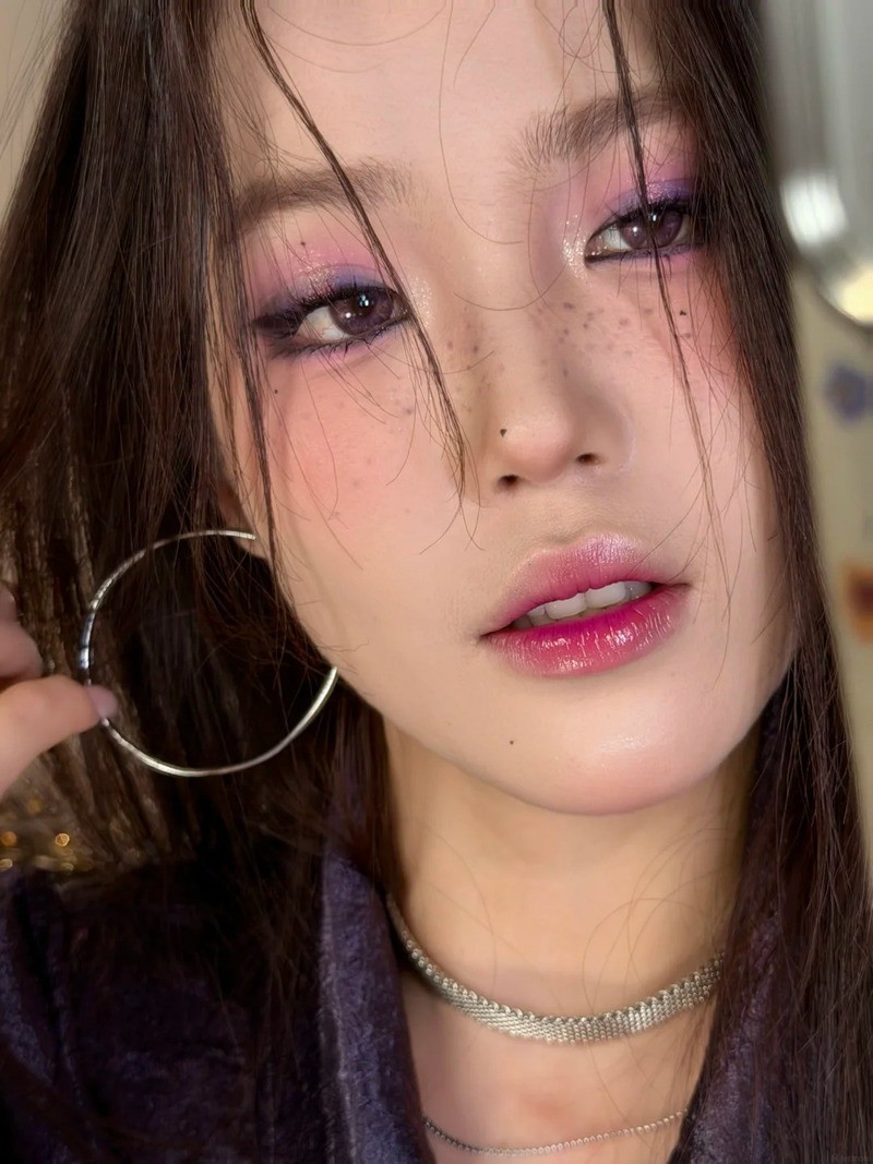 Makeup tone hồng tím