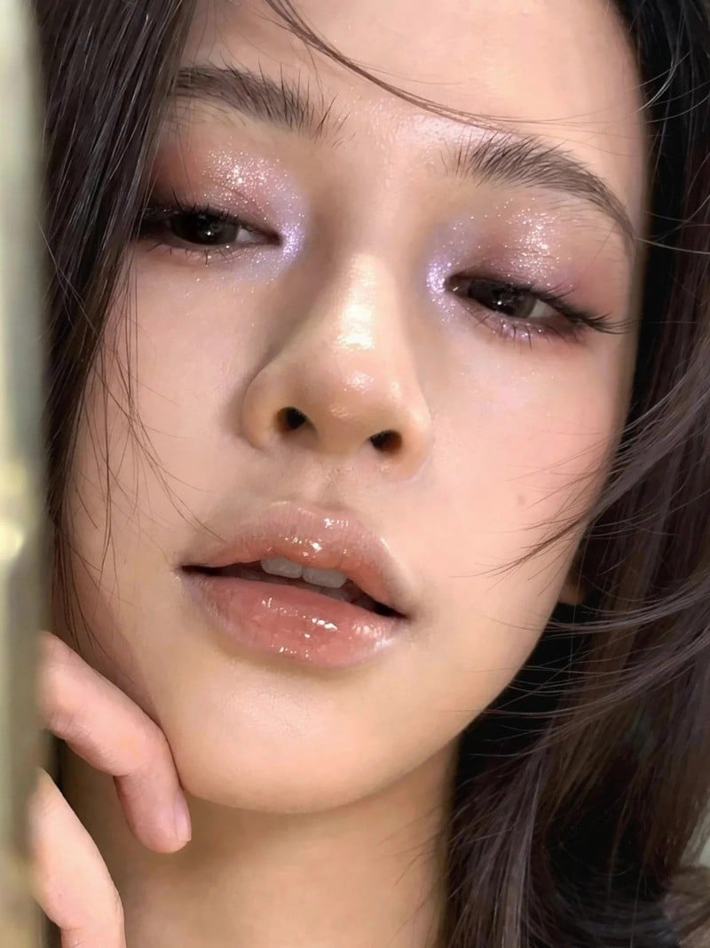 Makeup tone hồng tím