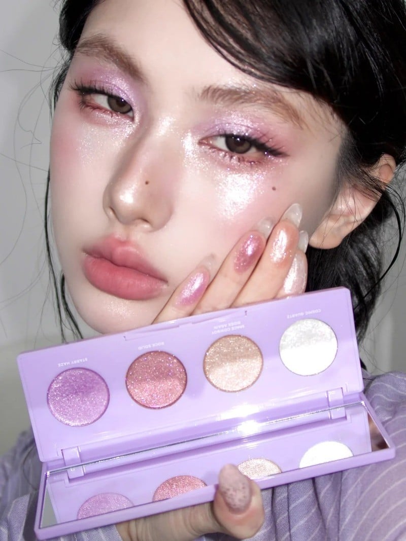 Makeup tone hồng tím