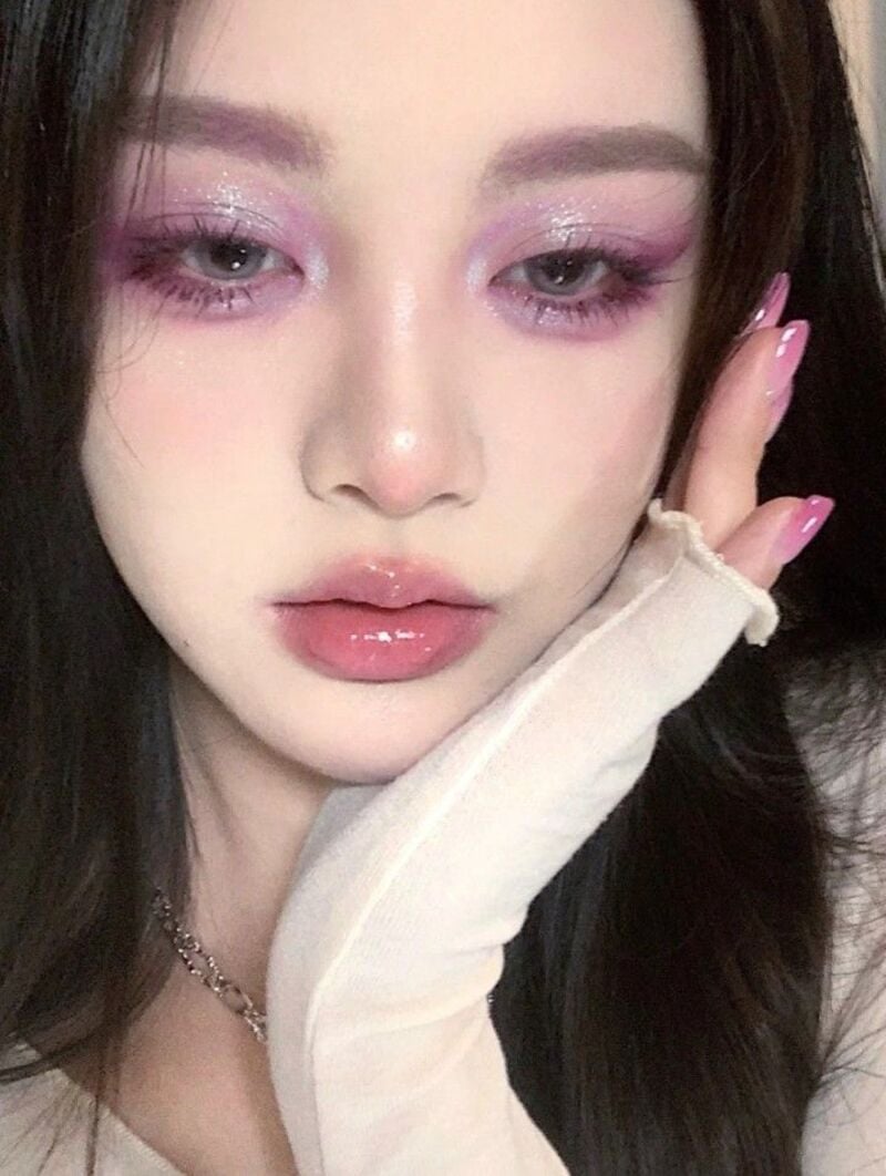 Makeup tone hồng tím