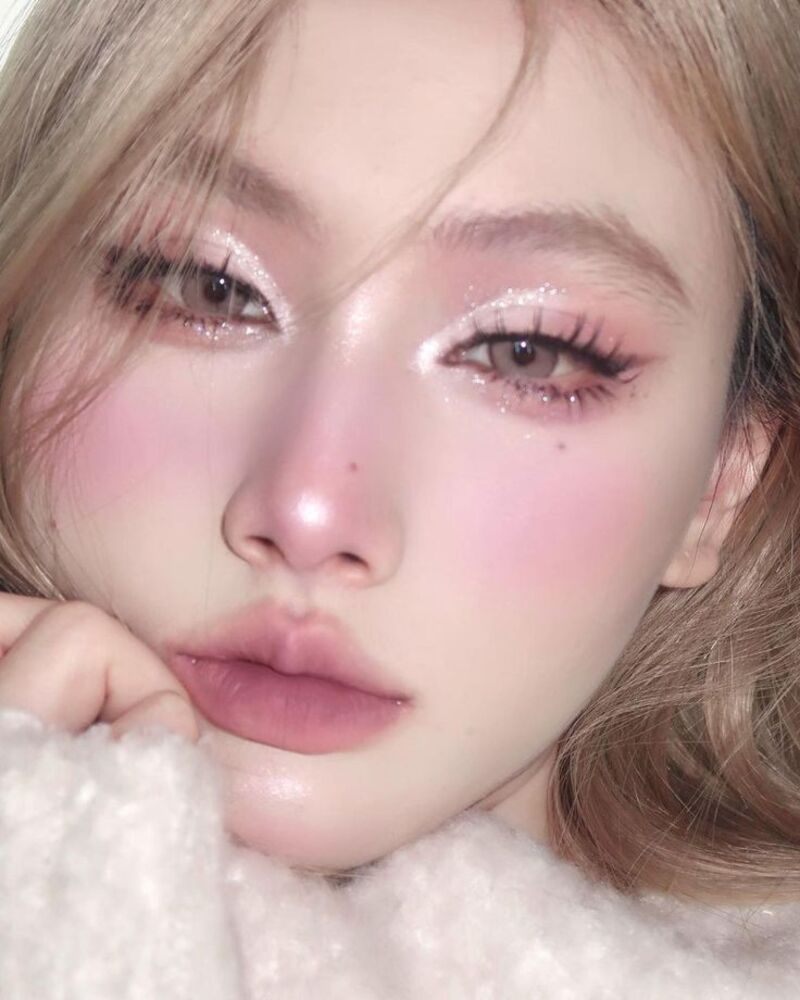 Makeup tone hồng tím