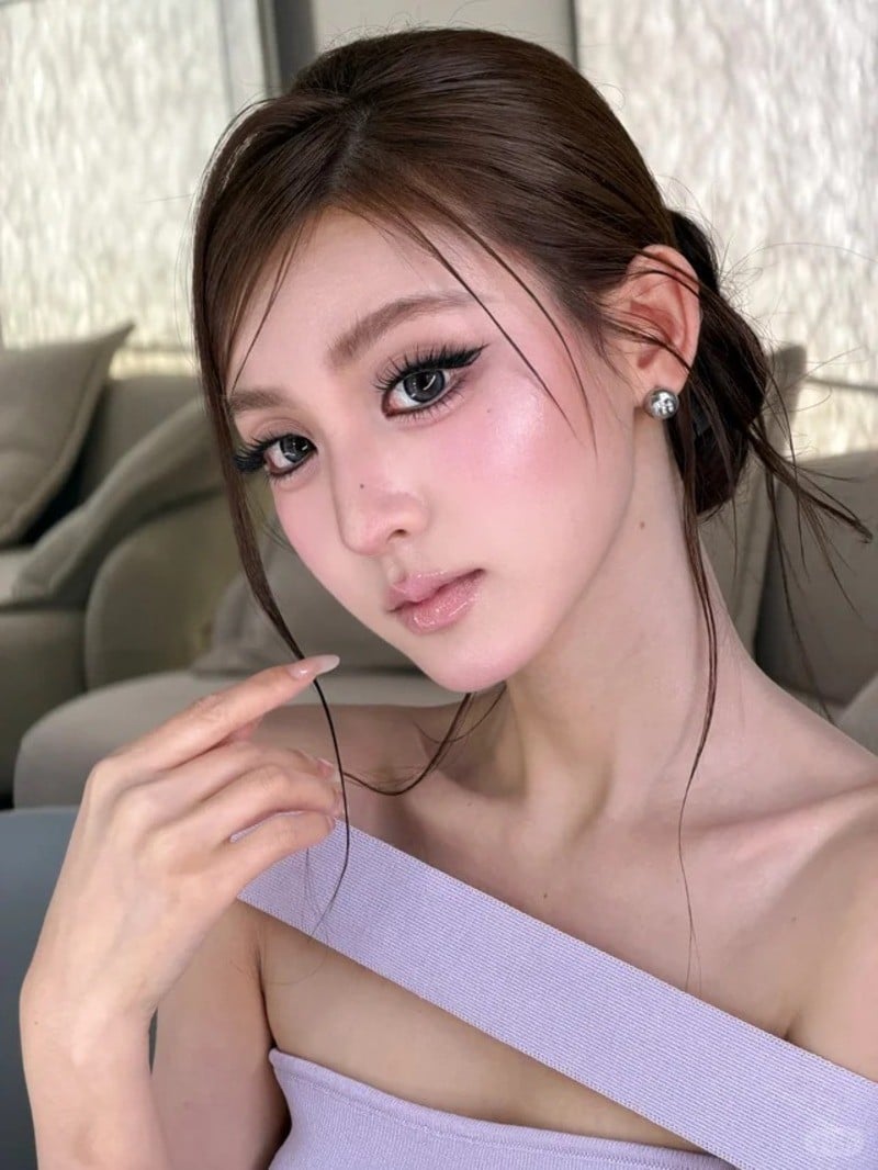 Makeup tone hồng tím