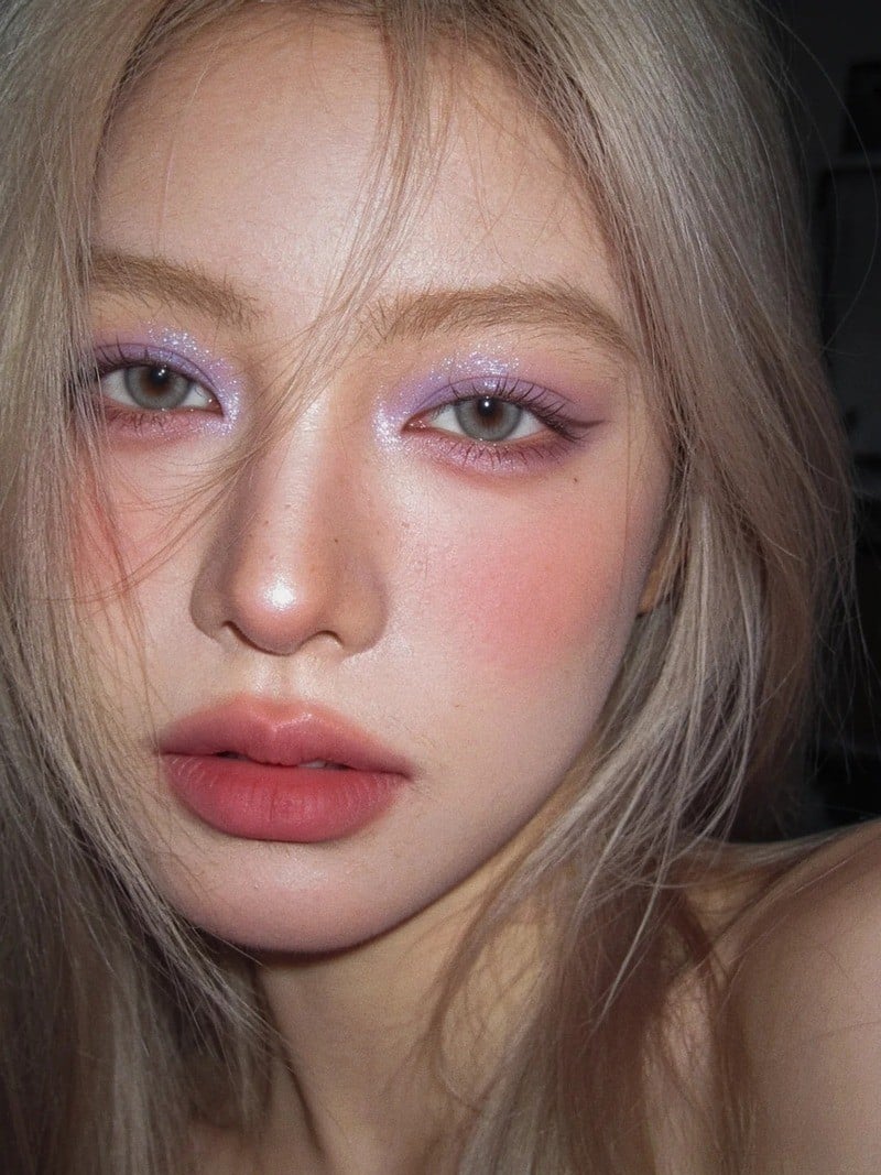 Makeup tone hồng tím