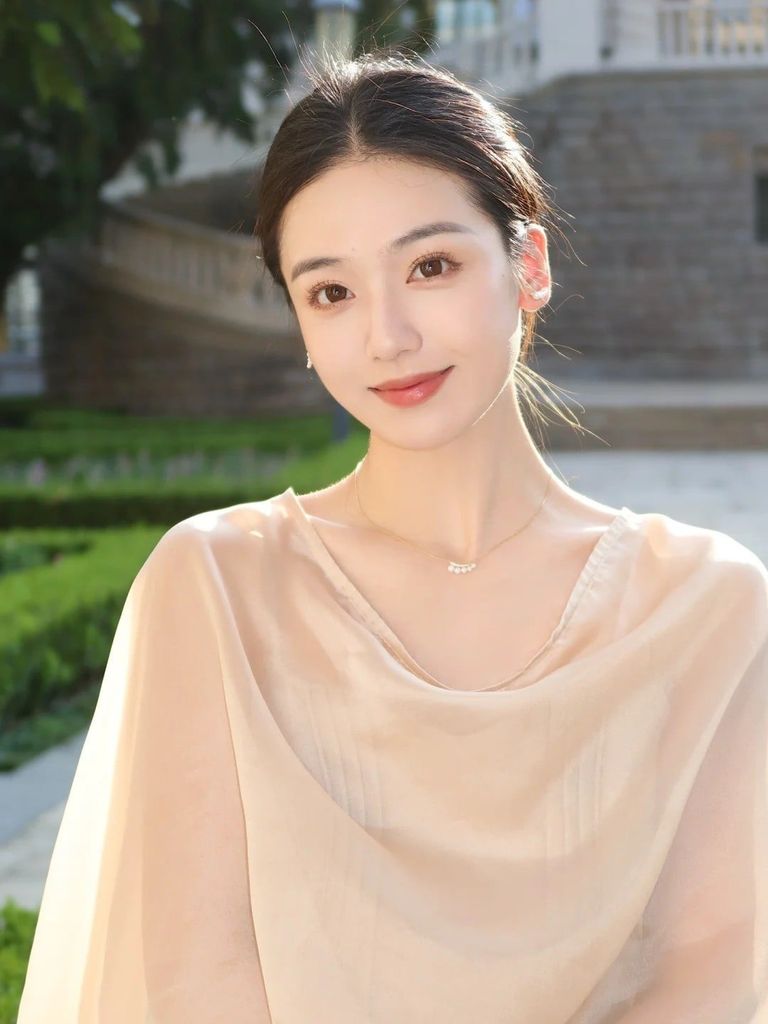 khuôn mặt trái xoan