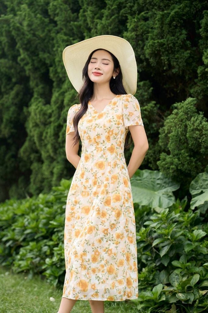 Thời trang đi biển nữ với váy maxi nhẹ nhàng