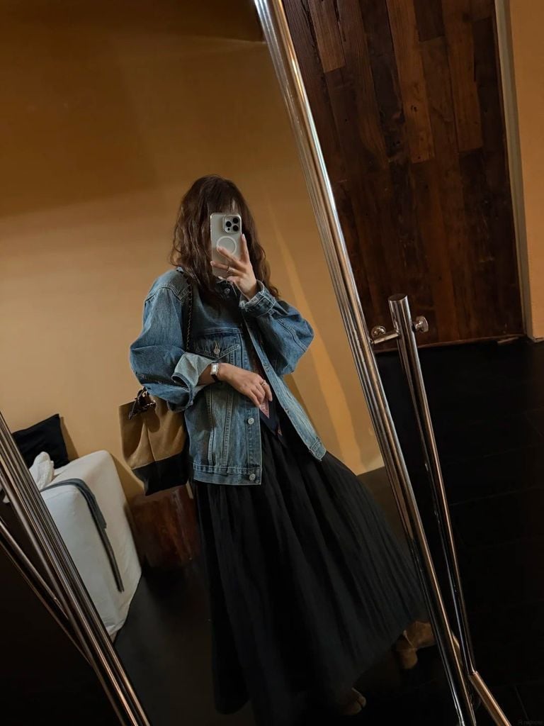 phối đồ với chân váy đen