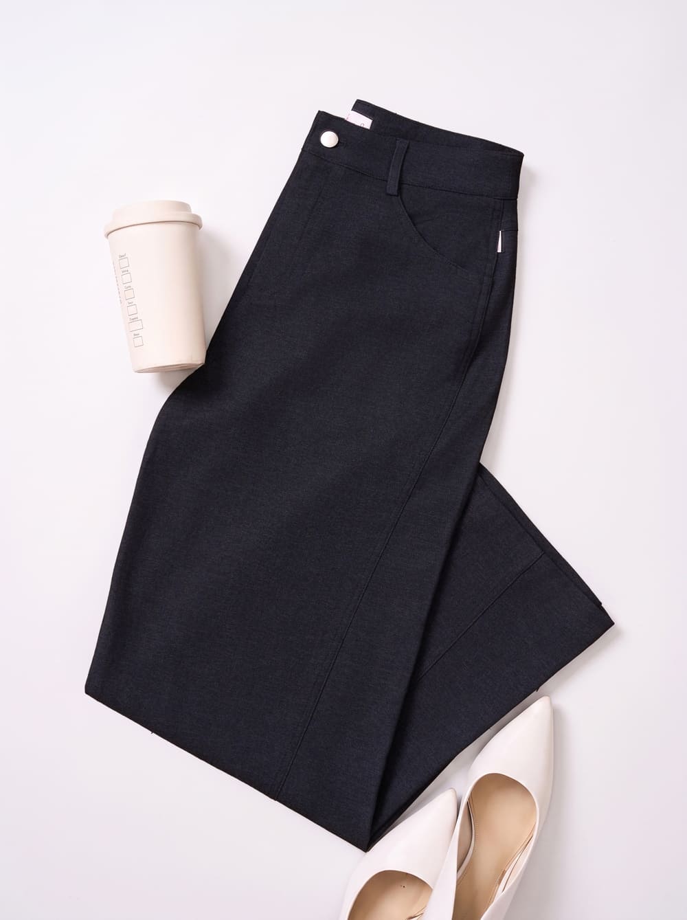 Quần denim mềm ống suông cạp to túi ốp sau có nắp