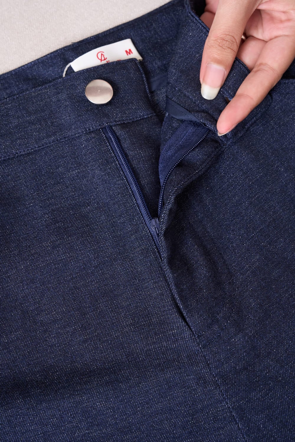 Quần denim mềm ống suông cạp to túi ốp sau có nắp