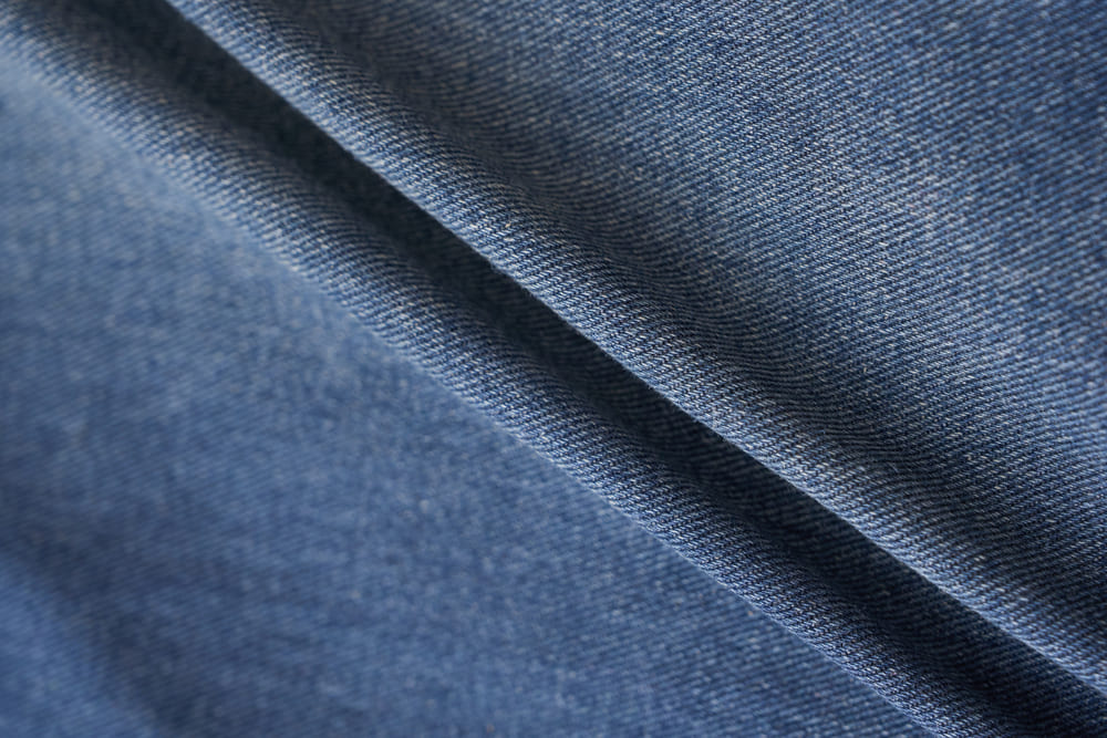 Quần jean suông cạp cao mài nhẹ