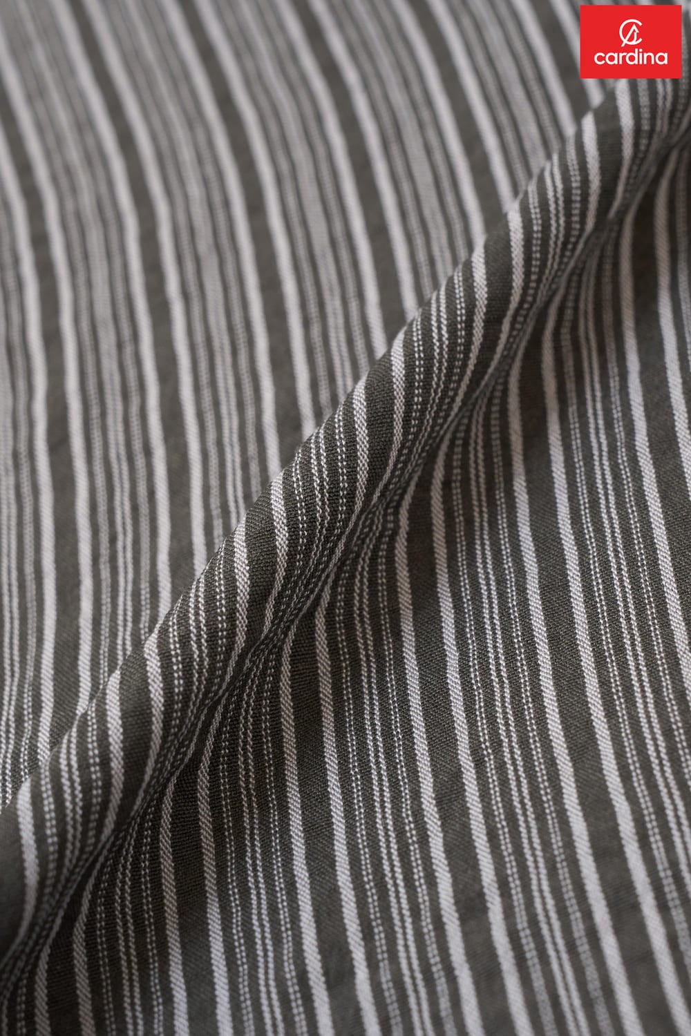 Quần suông thô kẻ cạp cao phối kèm thắt lưng