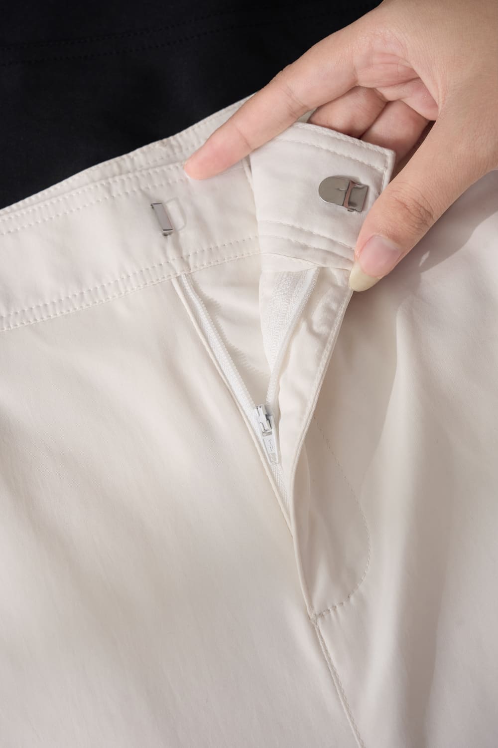 Quần dài nữ Cardina vải gió kaki dáng Barrel cạp cao túi dọc