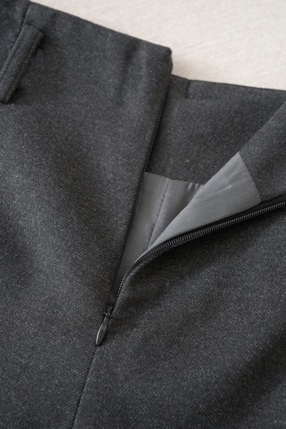 Quần short Younger Dòng Celia Vải Dạ ép ngắn dáng chữ A cạp phẳng