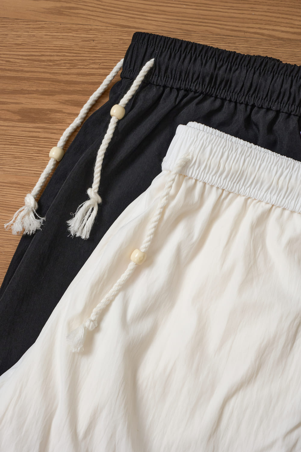 Quần sooc nữ thô gió dáng A cạp chun phối gấu