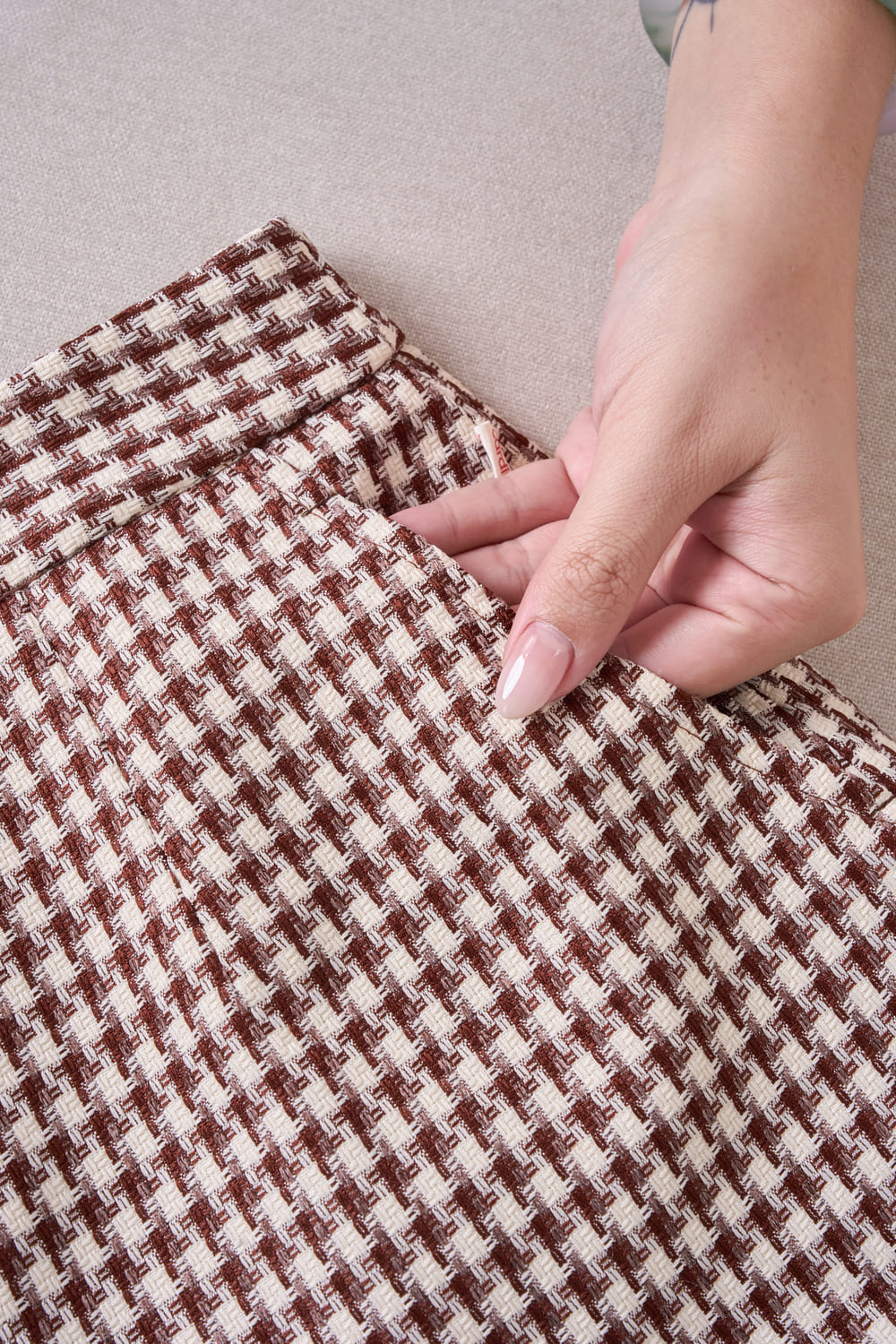 Quần sooc dạ tweed dáng A cạp cao túi chéo
