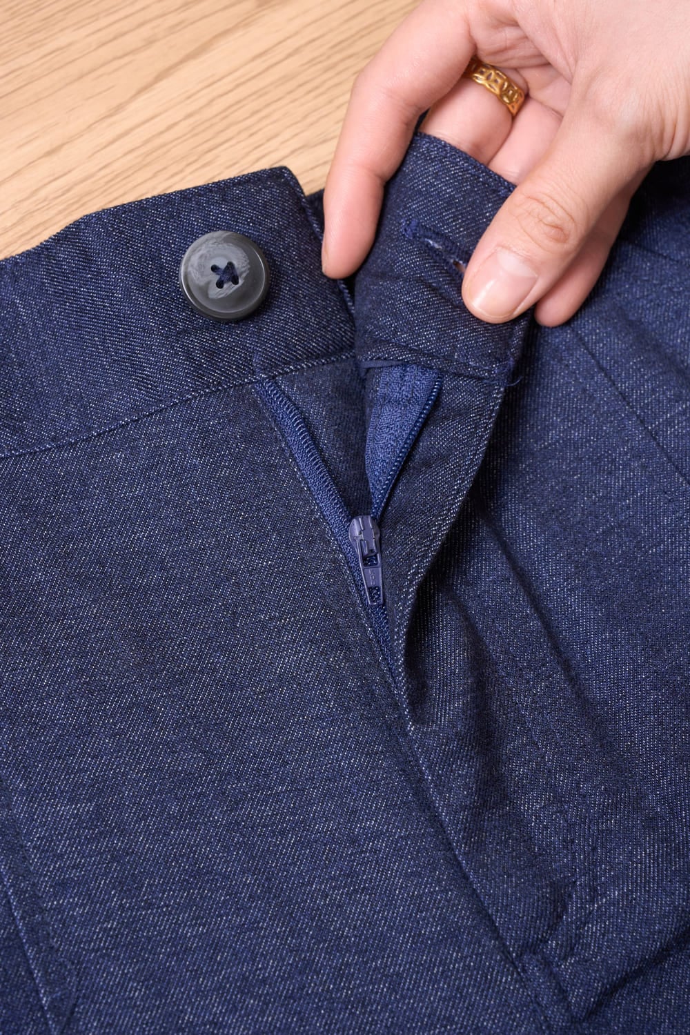 Quần suông denim túi ốp sau