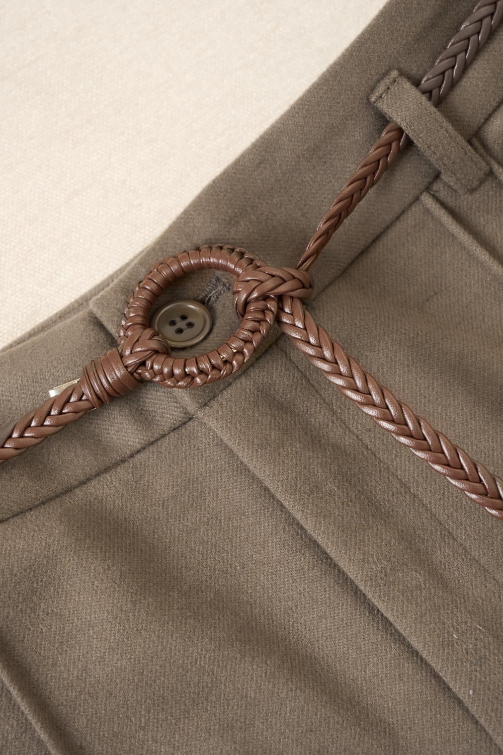 Quần suông dạ Giana thiết kế tạo gân trước kèm đai thắt