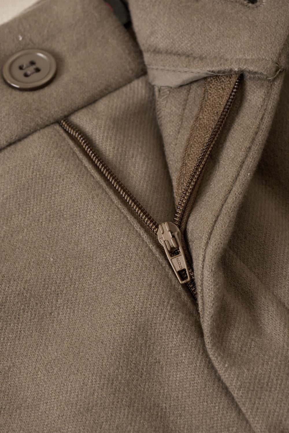 Quần suông dạ Giana thiết kế tạo gân trước kèm đai thắt