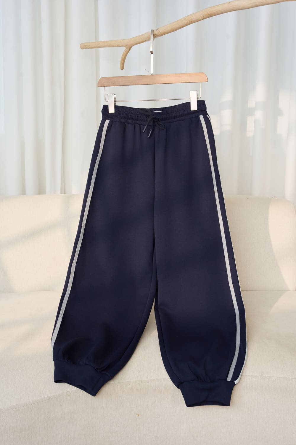 Quần nữ Younger dòng Streetwear vải umi mềm dáng bo gấu cạp chun phối sọc