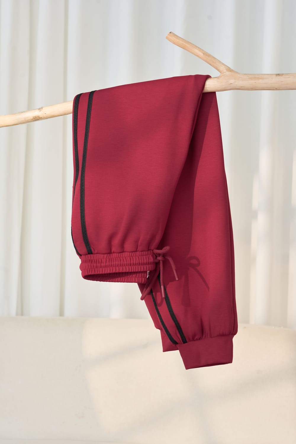 Quần nữ Younger dòng Streetwear vải umi mềm dáng bo gấu cạp chun phối sọc