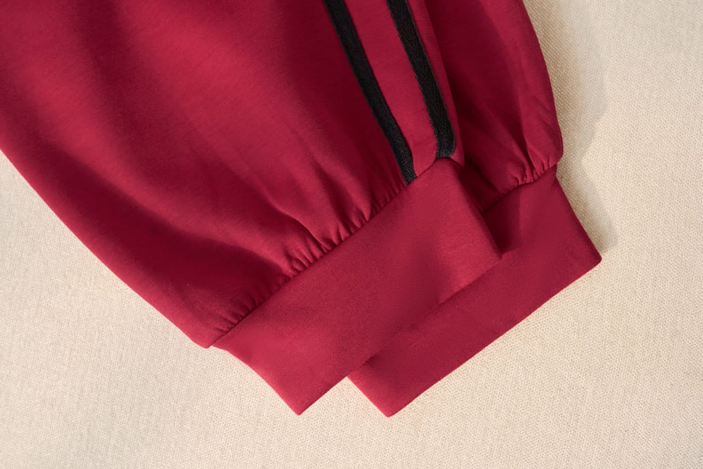 Quần nữ Younger dòng Streetwear vải umi mềm dáng bo gấu cạp chun phối sọc