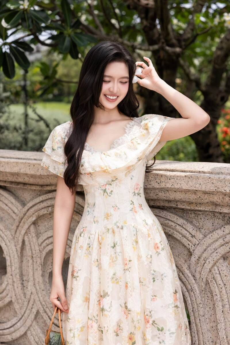 mẫu váy hoa nhí dáng dài hot nhất