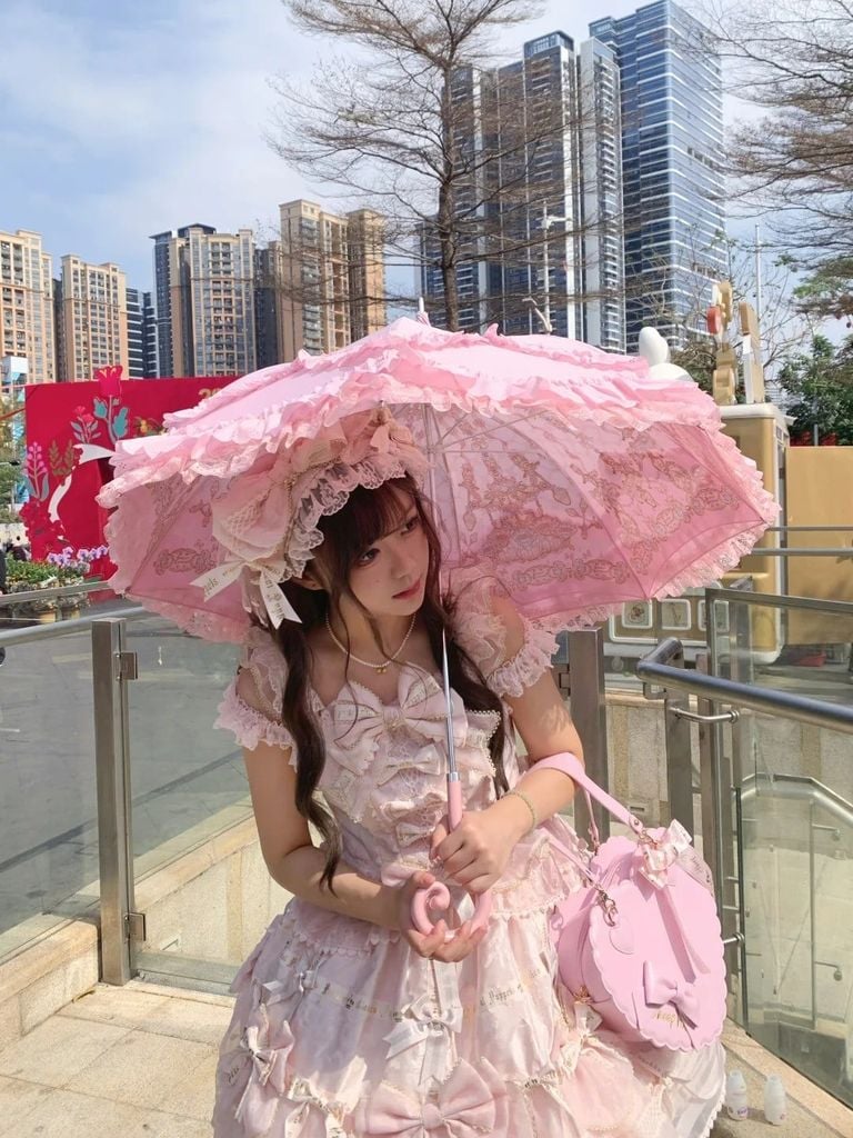 váy lolita kết hợp ô