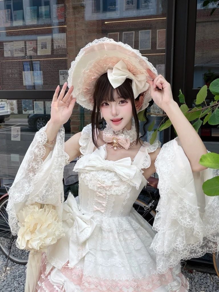 váy lolita kết hợp vòng cổ