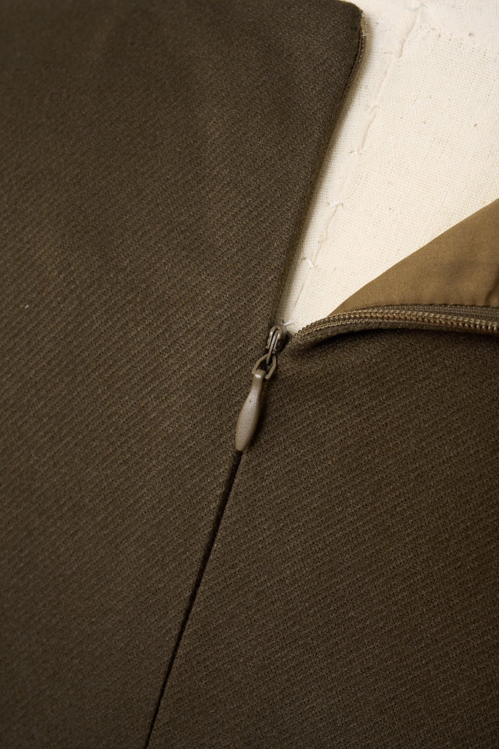 Đầm dạ kẻ sát nách Kami dáng A túi dọc sườn