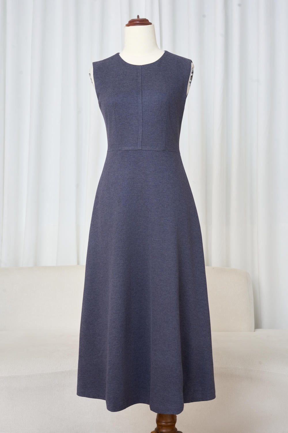 Đầm dạ kẻ sát nách Kami dáng A túi dọc sườn