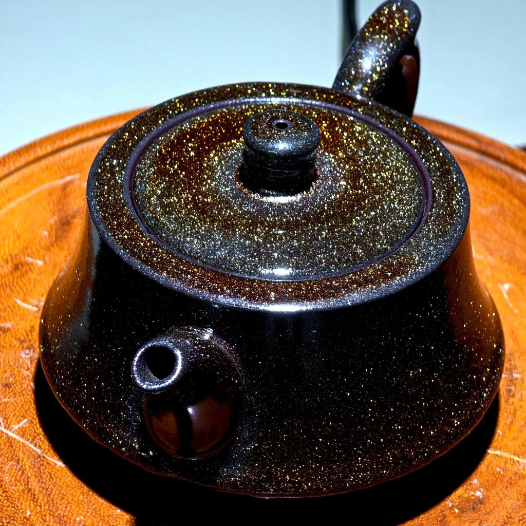 Hành Trình Phục Dựng Lại Bài Men Kim Sa Quý Hiếm Của Bát Tràng - Việt Nam