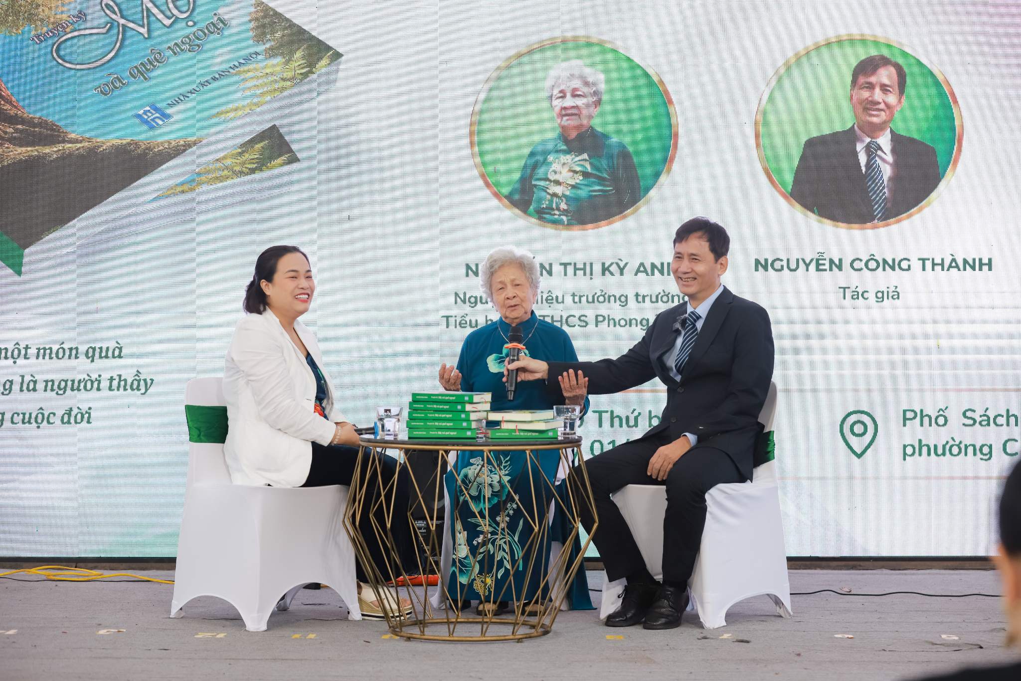 Truyện ký Mẹ và Quê Ngoại - Lời tri ân sâu sắc gửi tới người mẹ, người thầy đầu tiên