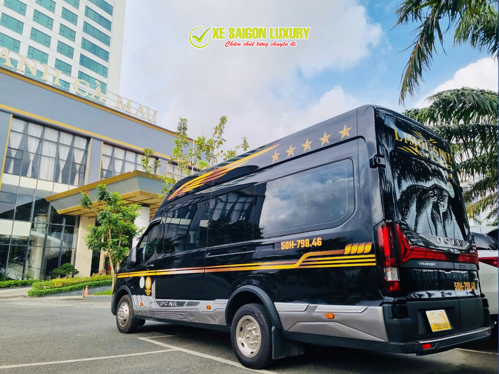 private-9-seater-limo-transfer-ho-chi-minh