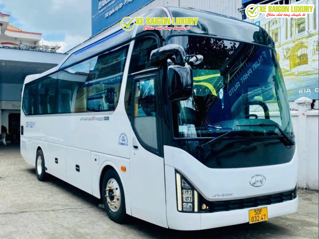 18-seater-limousine-bus-rental-saigon
