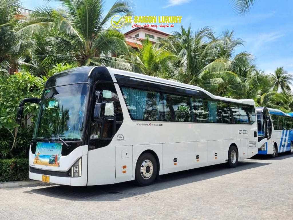 xe-limousine-28-cho-di-xuyen-viet